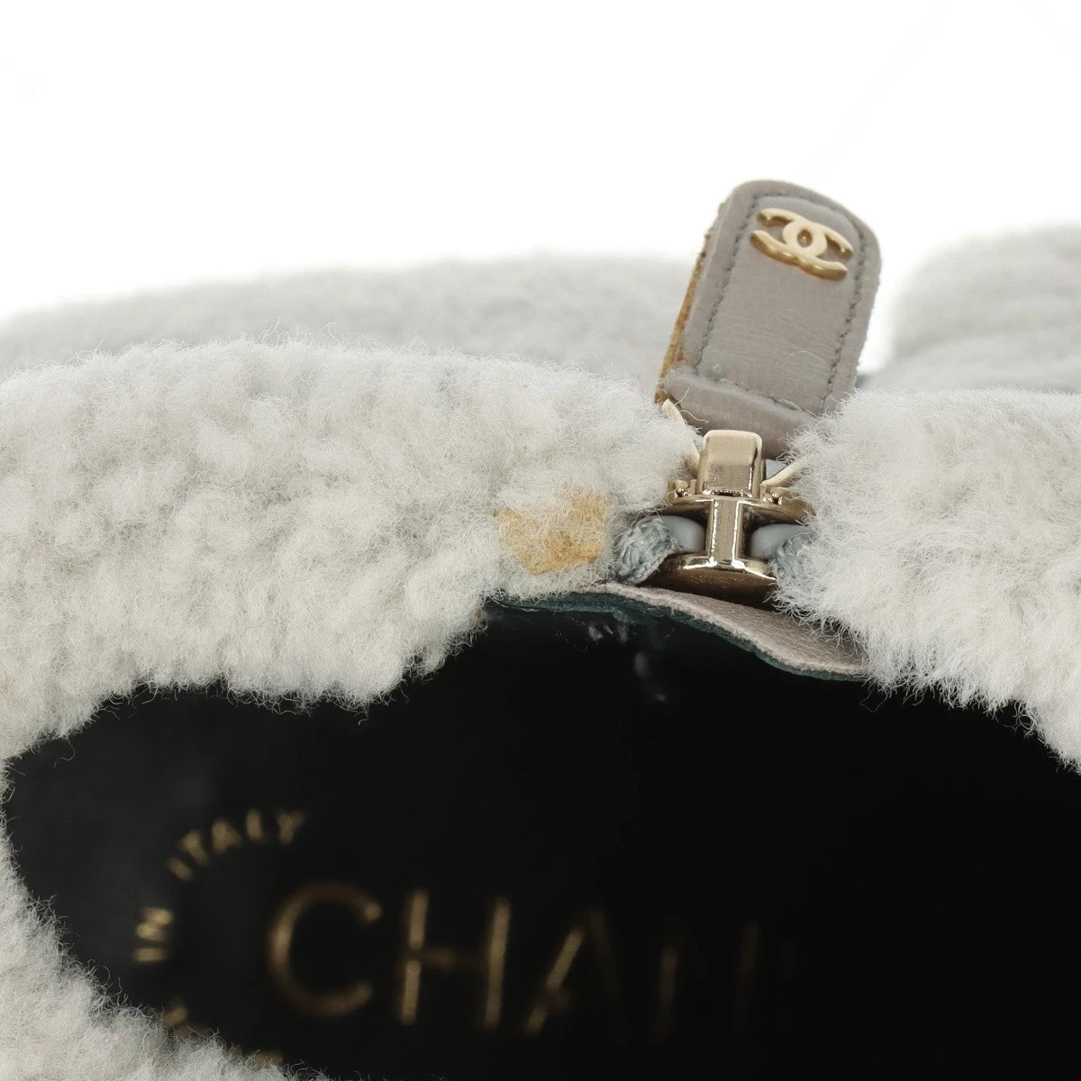 CHANEL ココマーク ムートンブーツ グレー 37 1/2 CHANEL ココマーク ムートンブーツ グレー 37 1/2