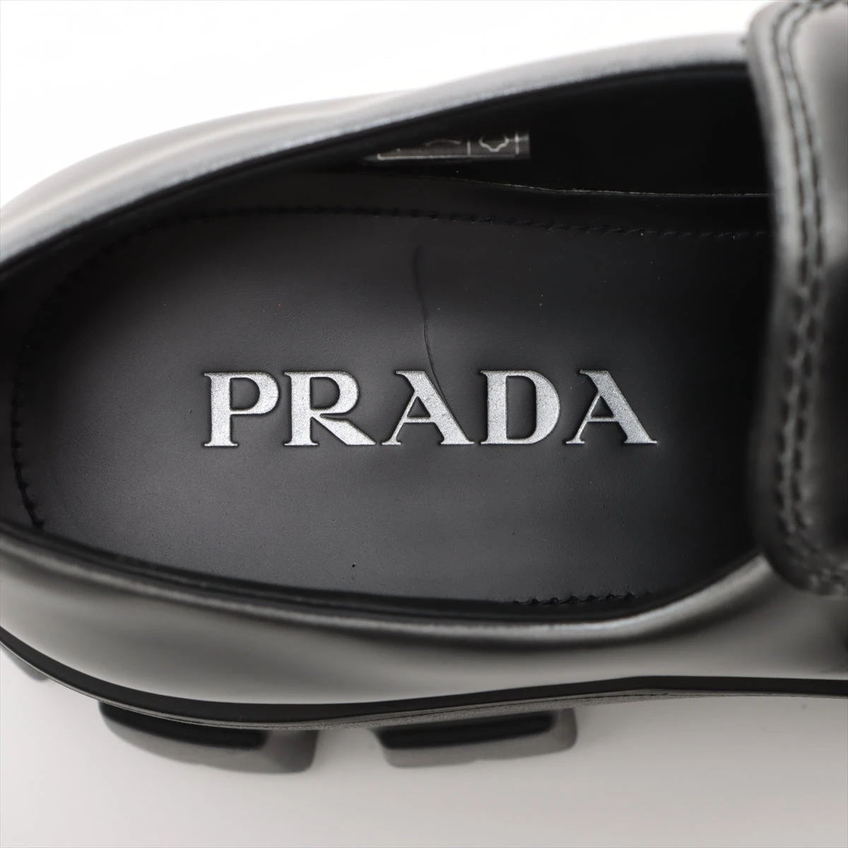 PRADA プラダ モノリス ブラッシュドレザー ローファー