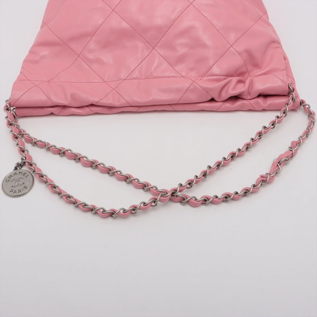 【美品】 ピンク チェーンバッグ シルバー金具 1回使用 紙袋.箱付き シャネル シャネル22 スモール レザー チェーンショルダーバッグ