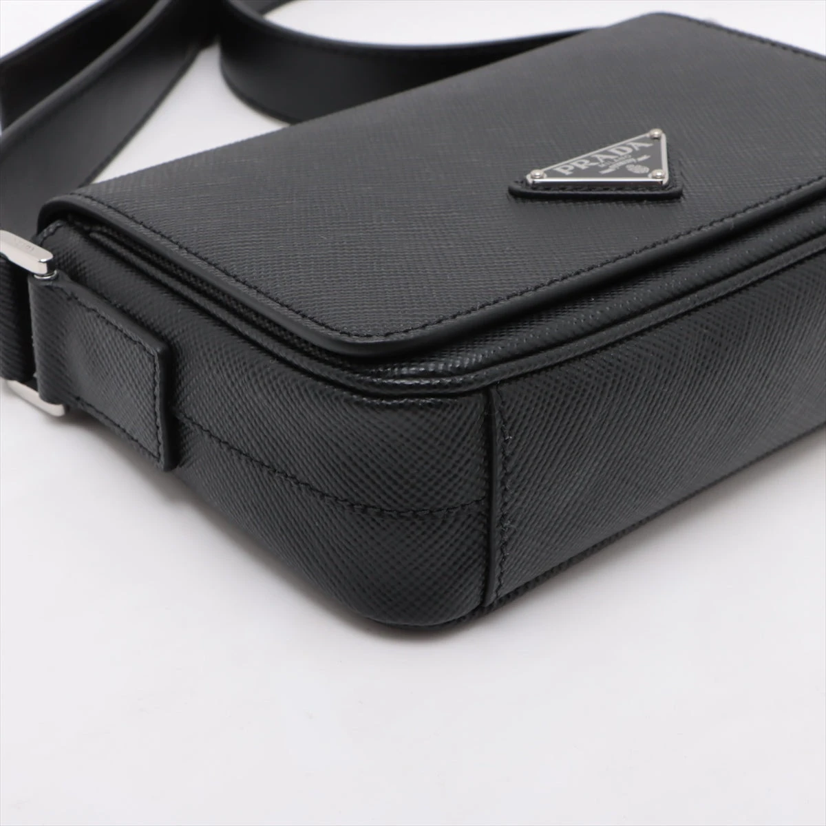 プラダ サフィアーノ ショルダーバッグ ブラック 2VD065 A3219278