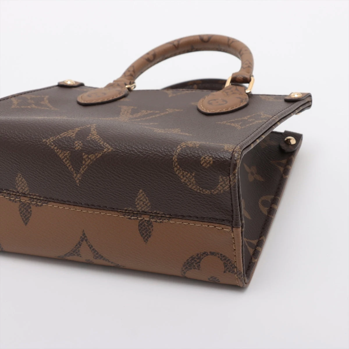 ヴィトン モノグラム ジャイアント リバース オンザゴーBB