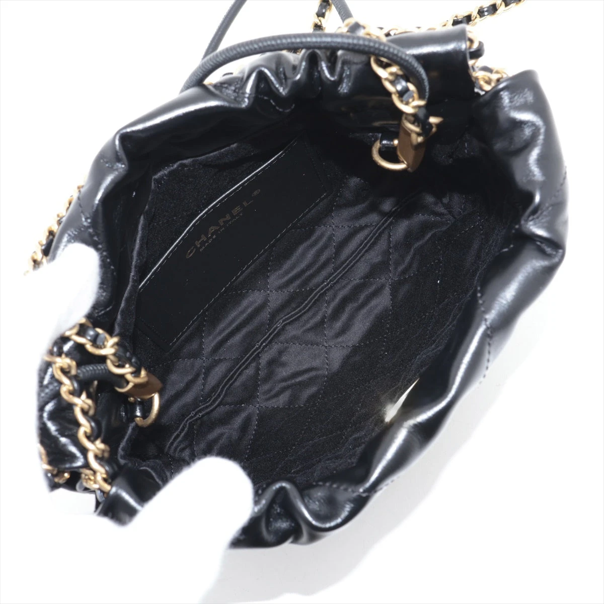 シャネル CHANEL レザー ブラック ミニ ポーチ ロゴ  ゴールド 金具 シャネルシャネル22 ミニ ハンドバッグ 黒 ゴールド金具