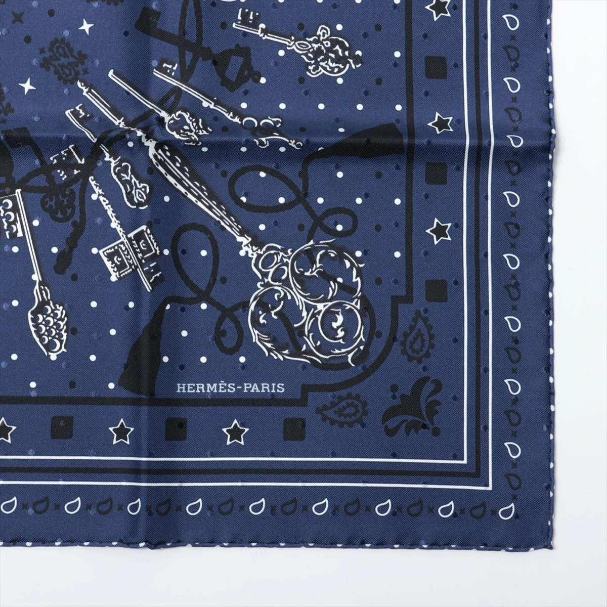 ❣️大特価❣️✨未使用✨HERMES /シルクスカーフ/鍵柄/87cm HERMES エルメス カレ90 LES CLES(鍵柄) スカーフ シルク
