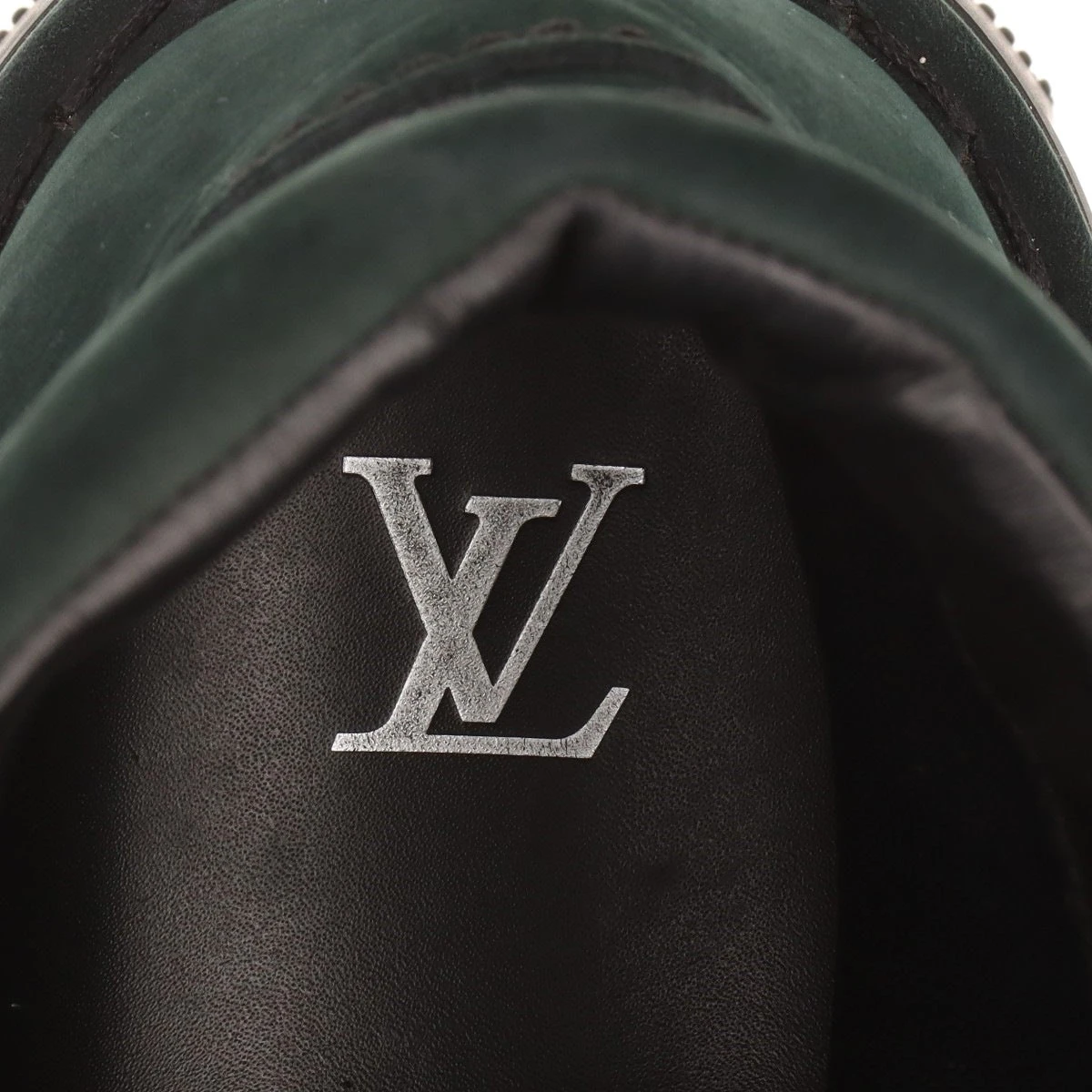 ヴィトン LVチェッカーライン 23年 ヌバックレザー ショート