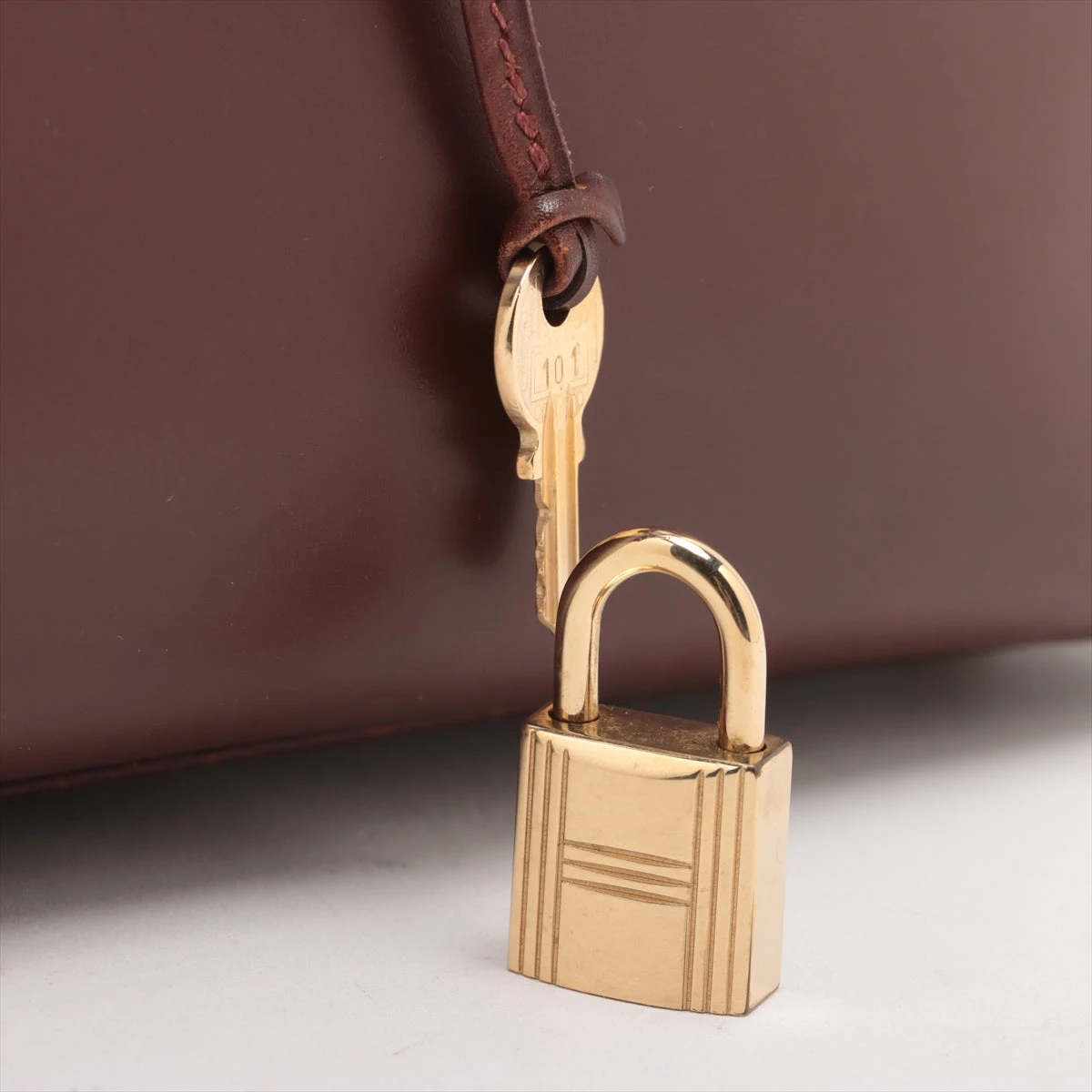 HERMES キュリオジボックスゴールド 中古品 HERMES キュリオジボックスゴールド 中古品