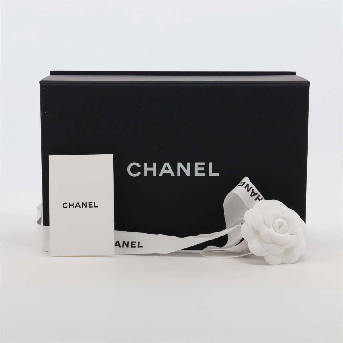 CHANEL シャネル　イヤーマフ シアリング ホワイト 新品未使用 CHANEL シャネル イヤーマフ シアリング ホワイト 新品未使用