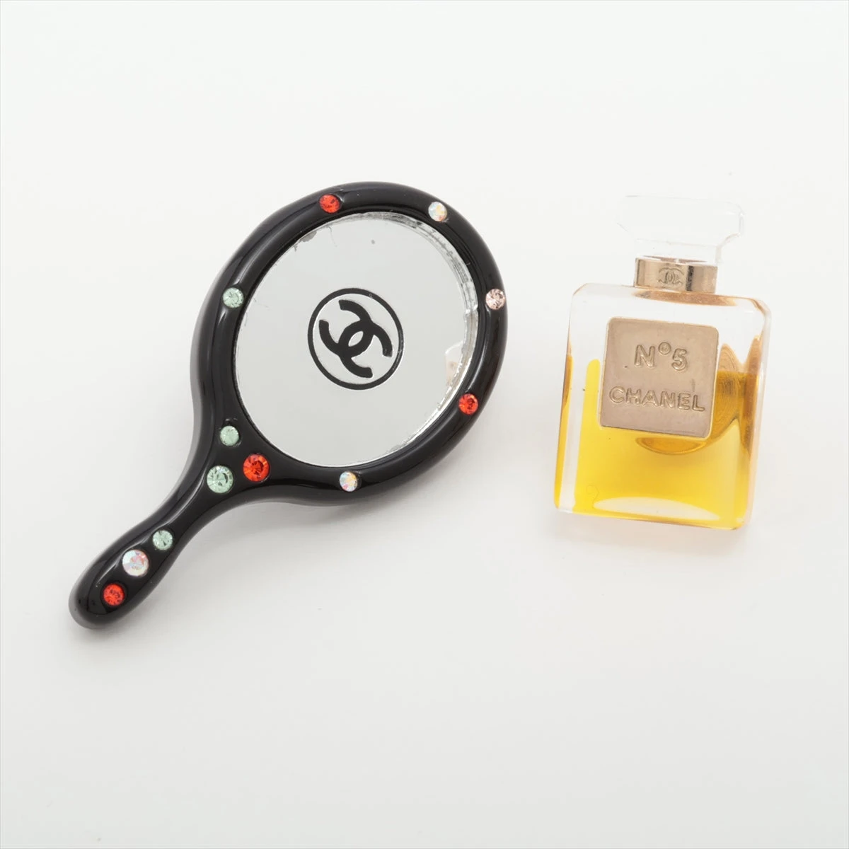 シャネル 04A ピンブローチ GP×レジン×ラインストーン パフーム