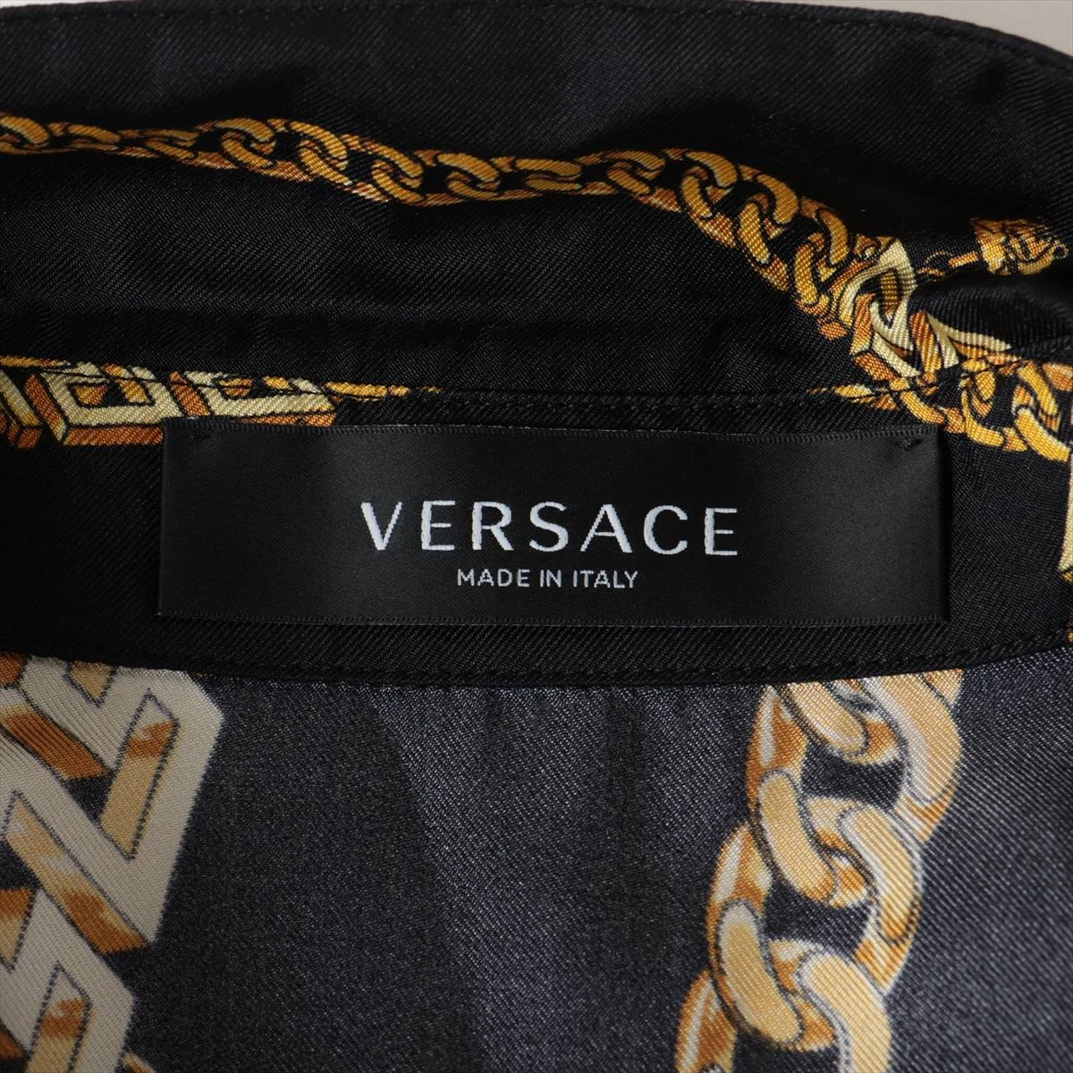 versace マークアクセント、シルクワンピース ラージ シルク スカーフ ヴェルサーチェ トレジャー 90 cm