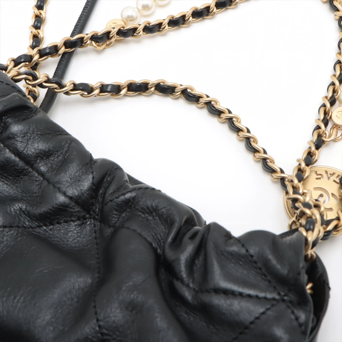 シャネル シャネル22ミニ レザー チェーンショルダーバッグ パール