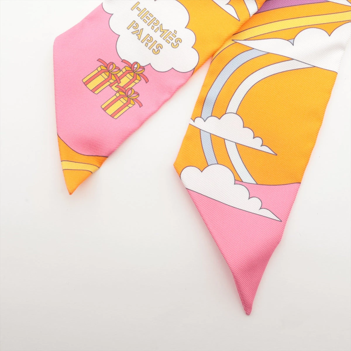 未使用✨エルメス Carres Volants 空飛ぶカレ 42×42 未使用✨エルメス Carres Volants 空飛ぶカレ 42×42