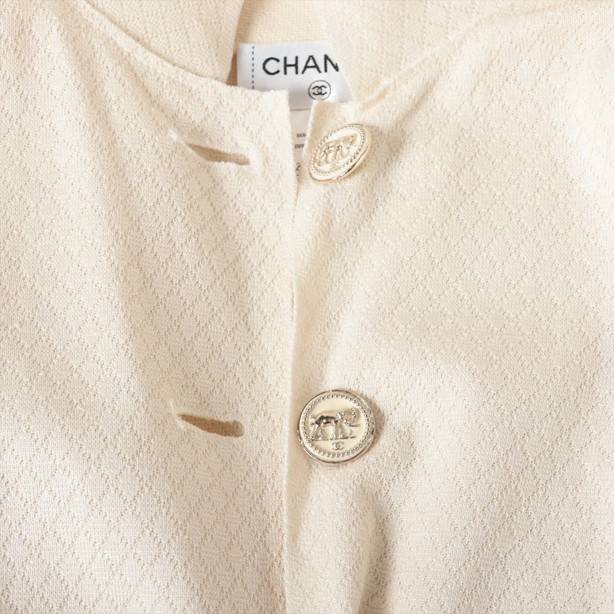 人気モデル✨CHANEL ココボタン　ジャケット　ベージュ　金ボタン 人気モデル✨CHANEL ココボタン ジャケット 金ボタン
