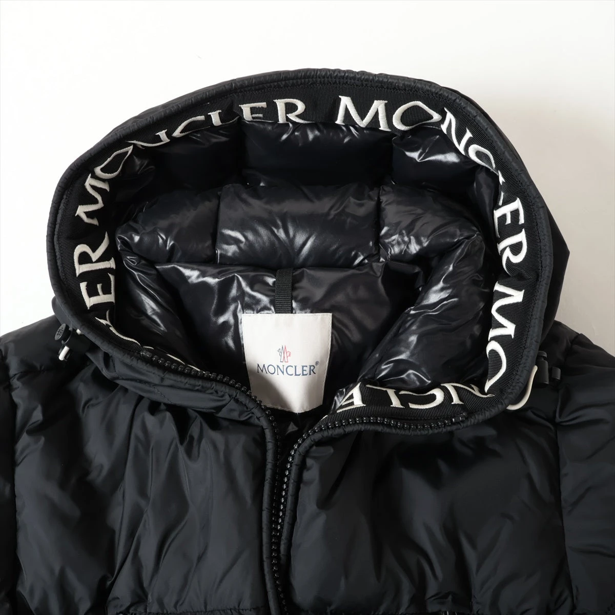 MONCLERダウンジャケット　　黒 ハンガー付属 MONCLERダウンジャケット黒MONTCLA ハンガー・ガーメント付属