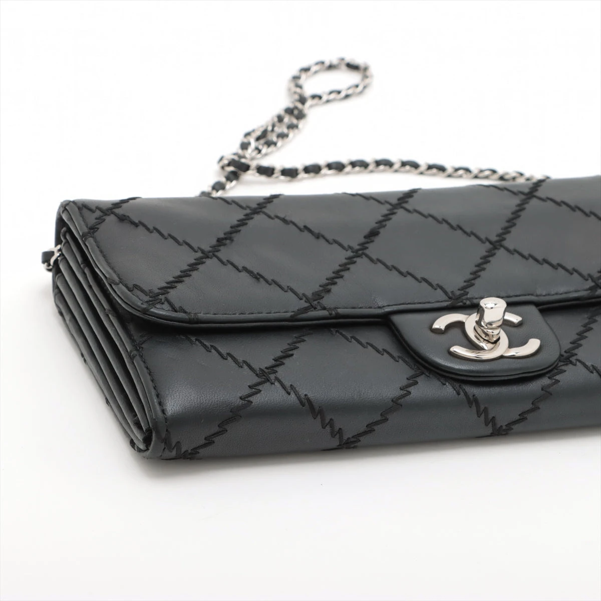 シャネル ワイルドステッチ ラムスキン チェーンウォレット ブラック