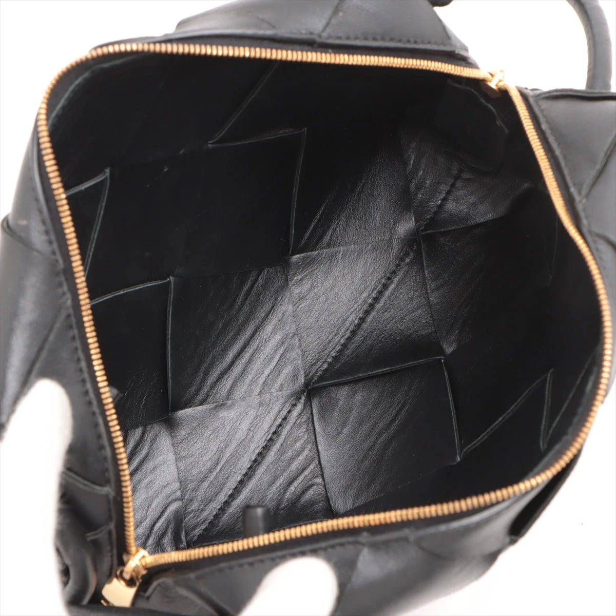 ほぼ未使用 ボッテガヴェネタ イントレチャート レザー ショルダーバッグ 黒. BOTTEGA VENETA ボッテガヴェネタ ショルダーバッグ イントレ