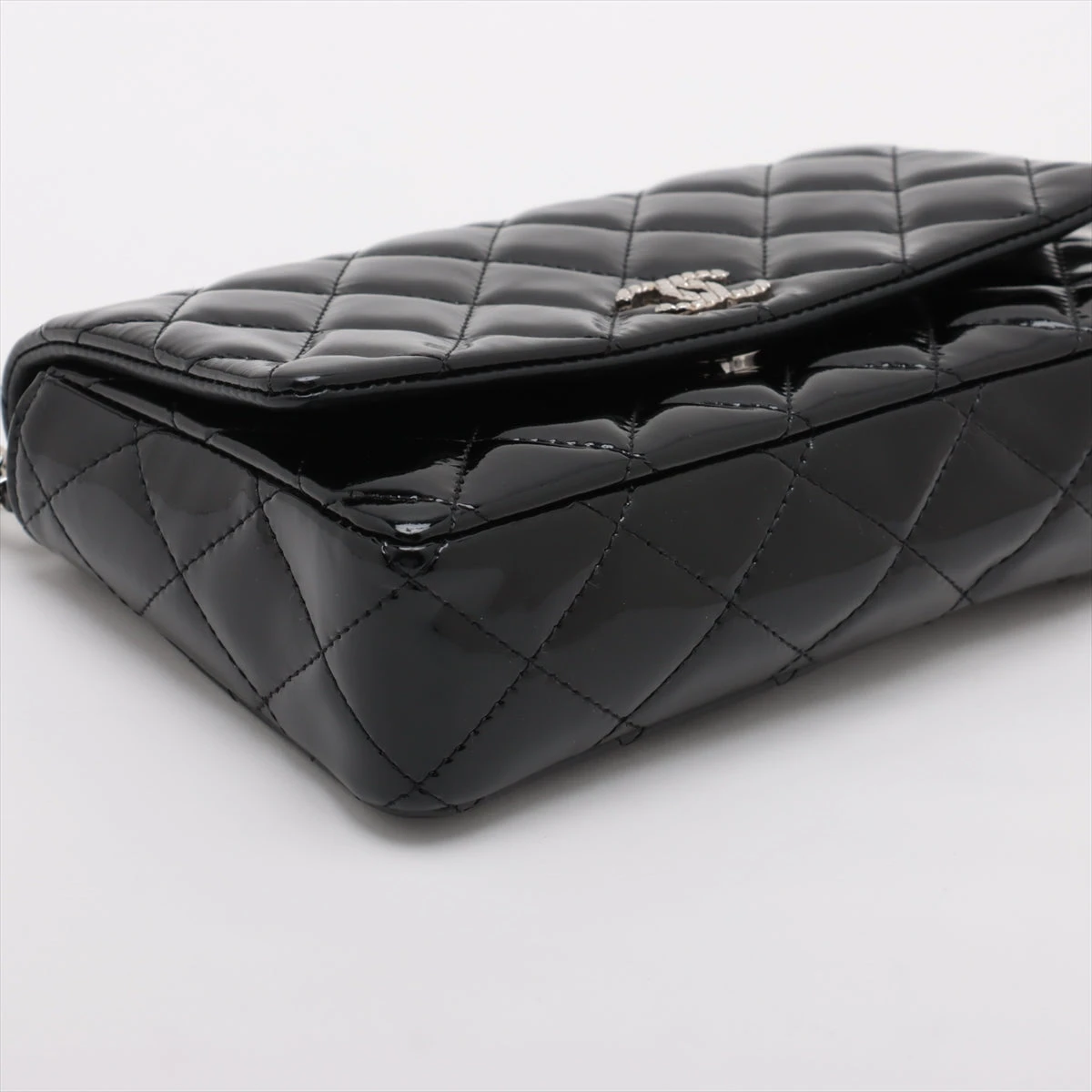 シャネル マトラッセ パテントレザー チェーンウォレット ブラック