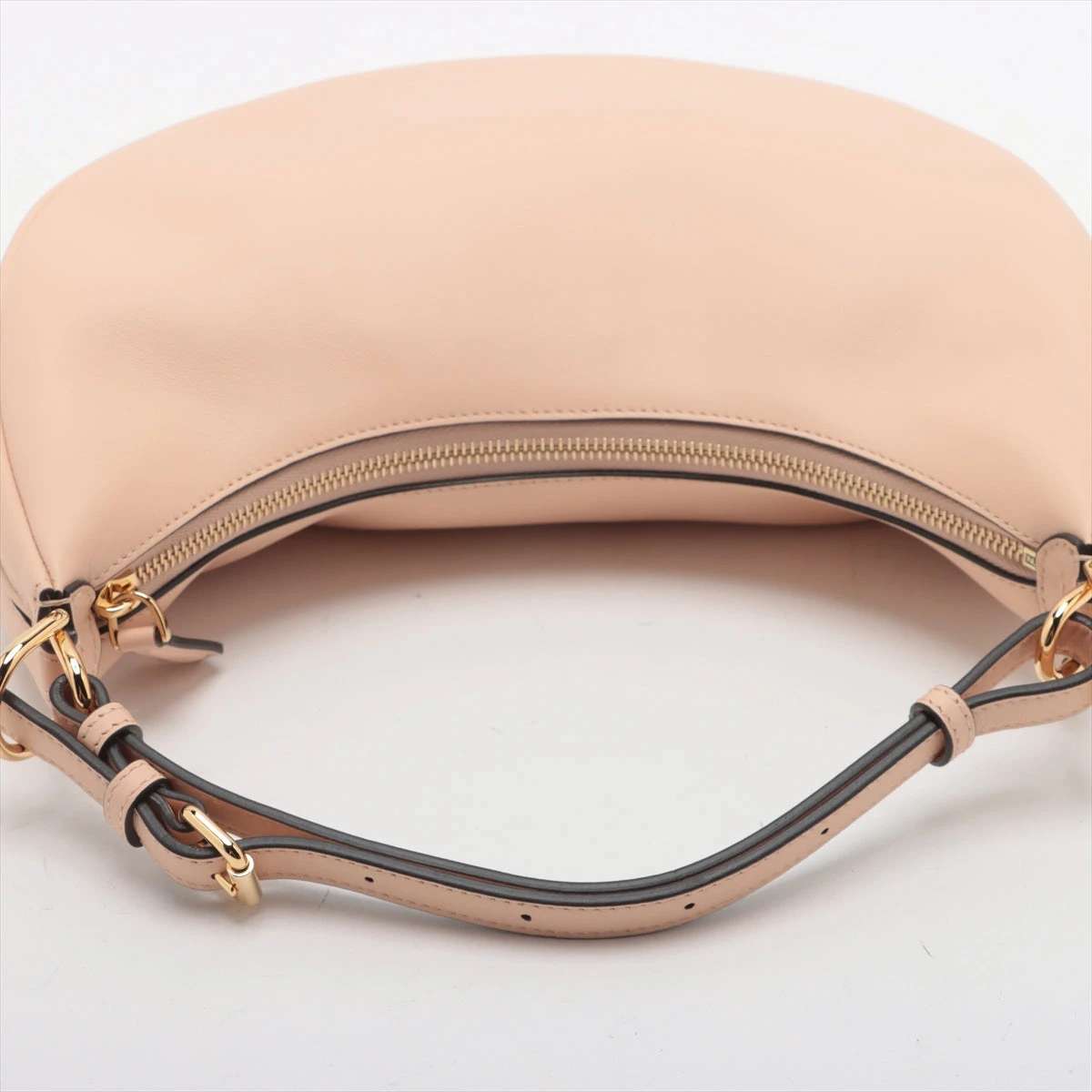 フェンディ フェンディグラフィー スモール レザー ワンショルダー