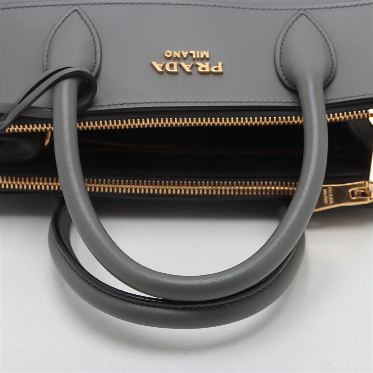 プラダ サフィアーノ クラッチバッグ 2way レザー グレー PRADA プラダ 2WAYハンドバッグ 1BA002 サフィアーノ グレー
