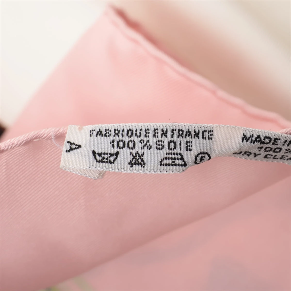 最終値下！エルメス　スカーフ　カレ　90 ピンク HERMES - 人気のピンク レア柄 エルメス スカーフ カレ90の通販