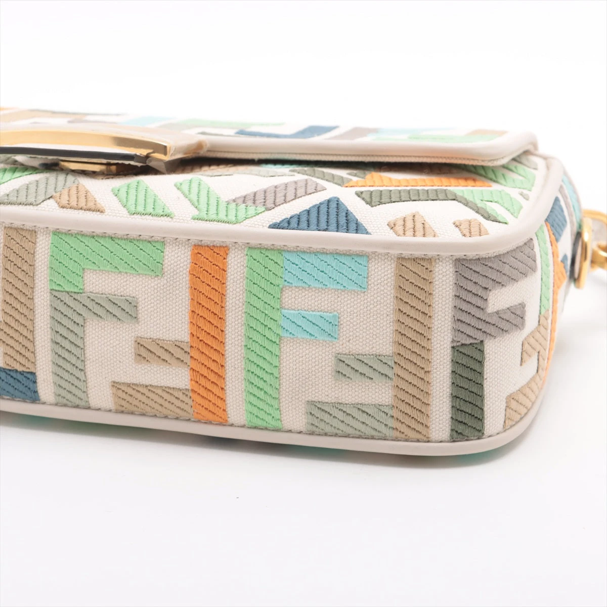フェンディ　マルチカラーズッカ 楽天市場】【財布】FENDI フェンディ ズッカ柄 ラウンド