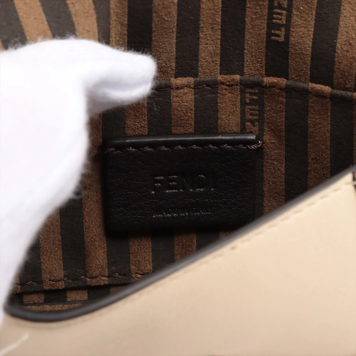 フェンディ 7AS045 ナノバゲット チャーム GP×革 ベージュ A3343118 