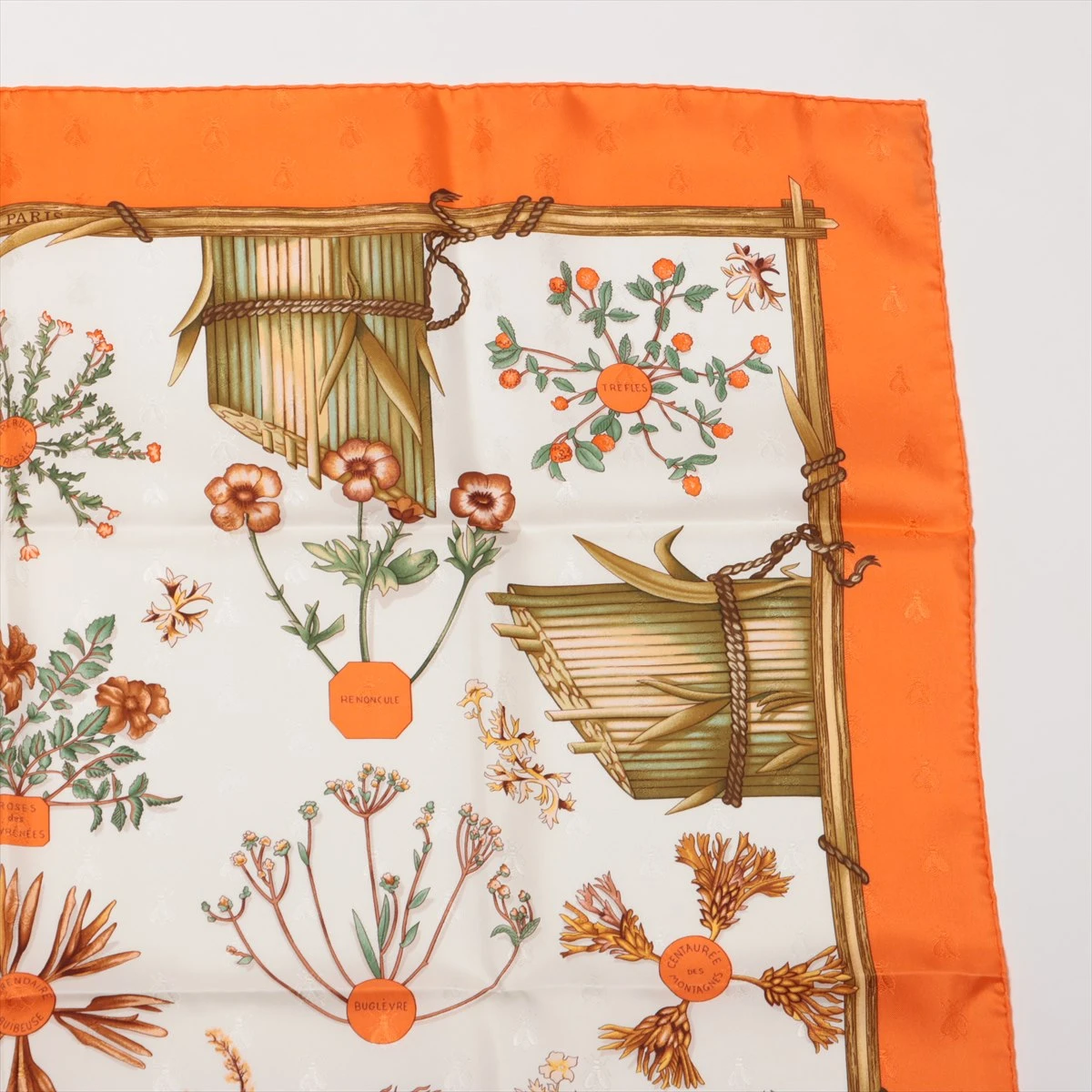 HERMES エルメス カレ90 ガヴァルニー 圏谷の押し花 スカーフ エルメス カレ90 Herbier de Gavarnie ガヴァルニー圏谷の押し花