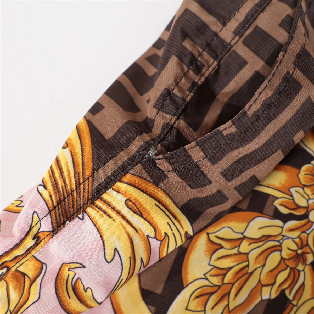 ✨美品希少✨ フェンディ ショートパンツ ズッカ柄 レザーパッチ ゴールドボタン FENDI(フェンディ) ズッカ柄 シルク ショートパンツ 12CPF-21