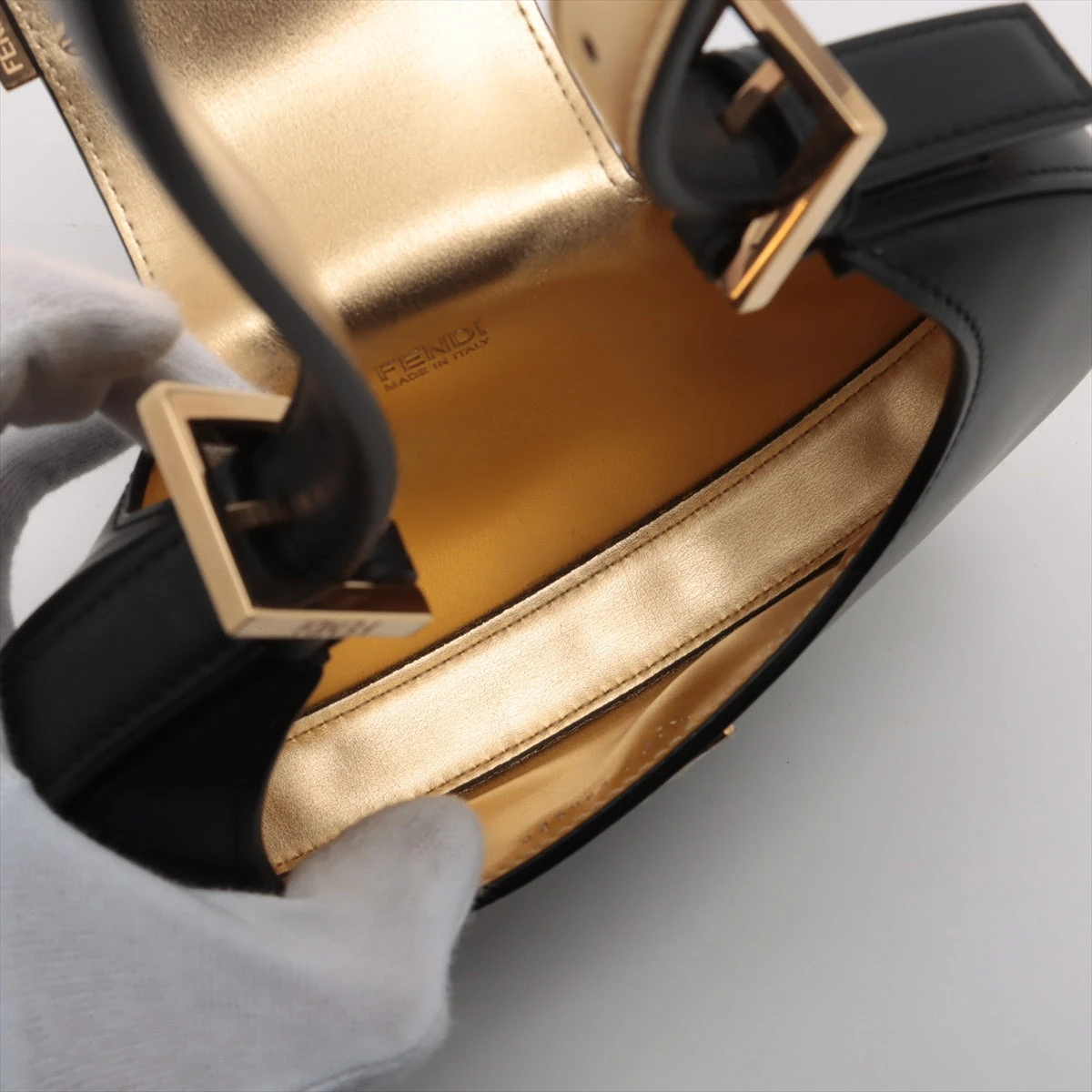 フェンディ クッキー ミニ レザー ショルダーバッグ ブラック