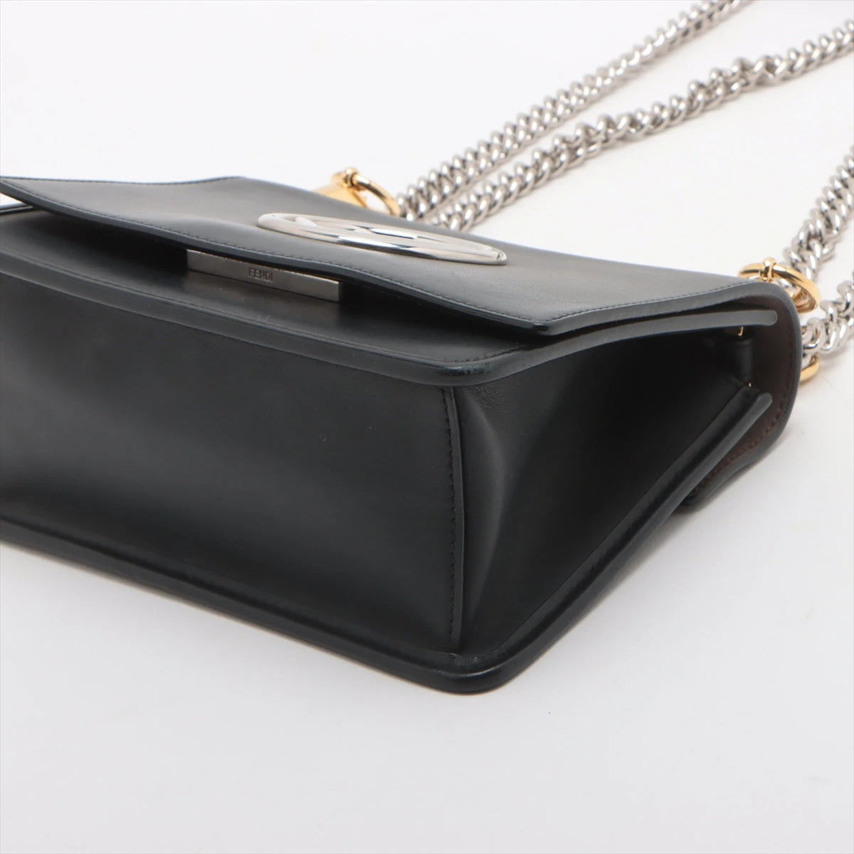 フェンディ キャナイエフ レザー チェーンショルダーバッグ