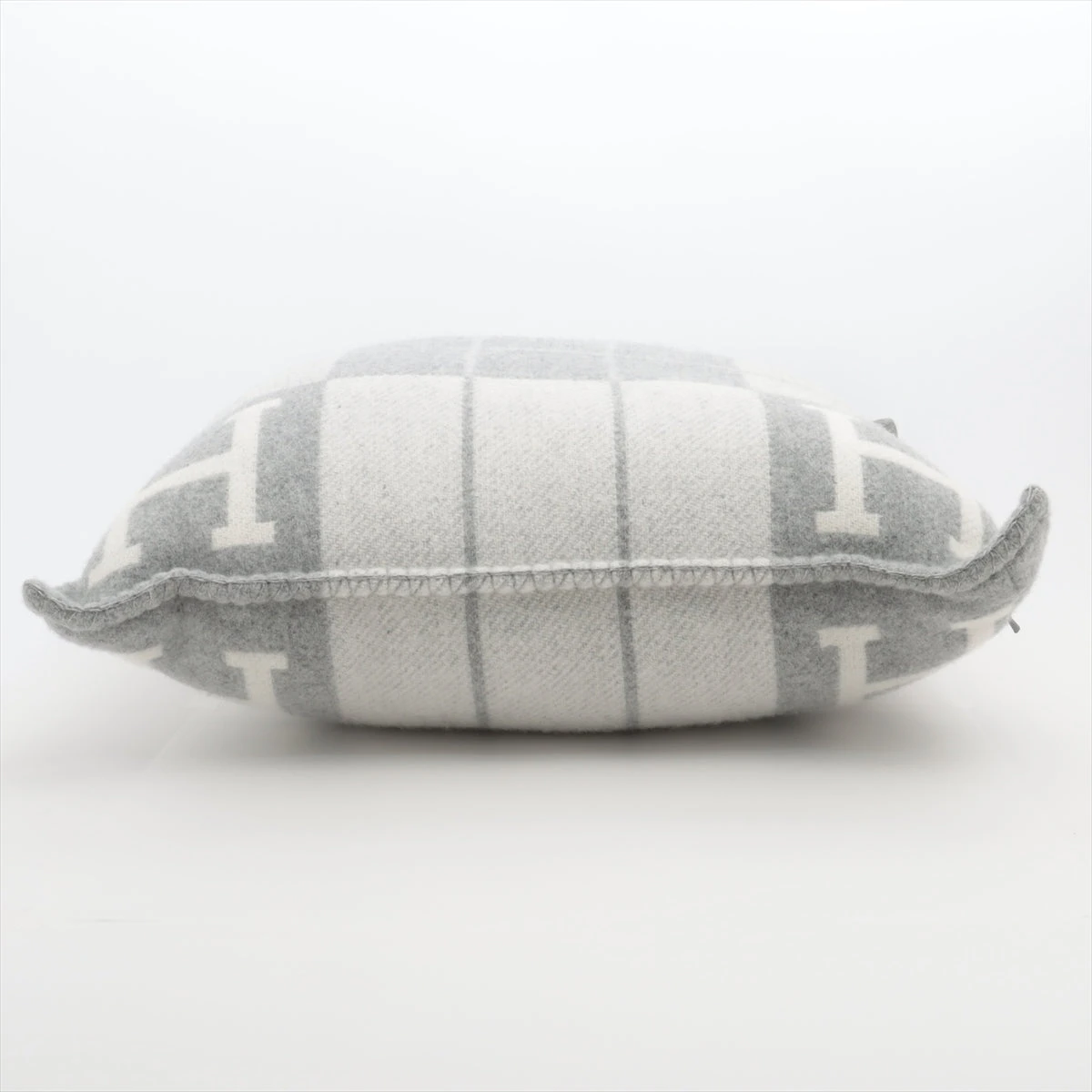 エルメス アヴァロン クッション ウール×カシミヤ ライトグレー