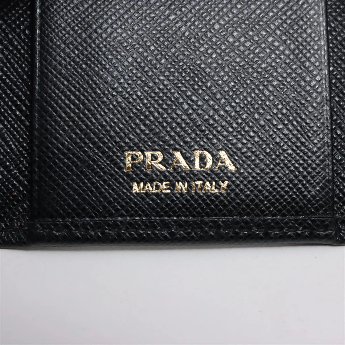 プラダ 1PG222 レザー キーケース ブラック A3352634｜中古