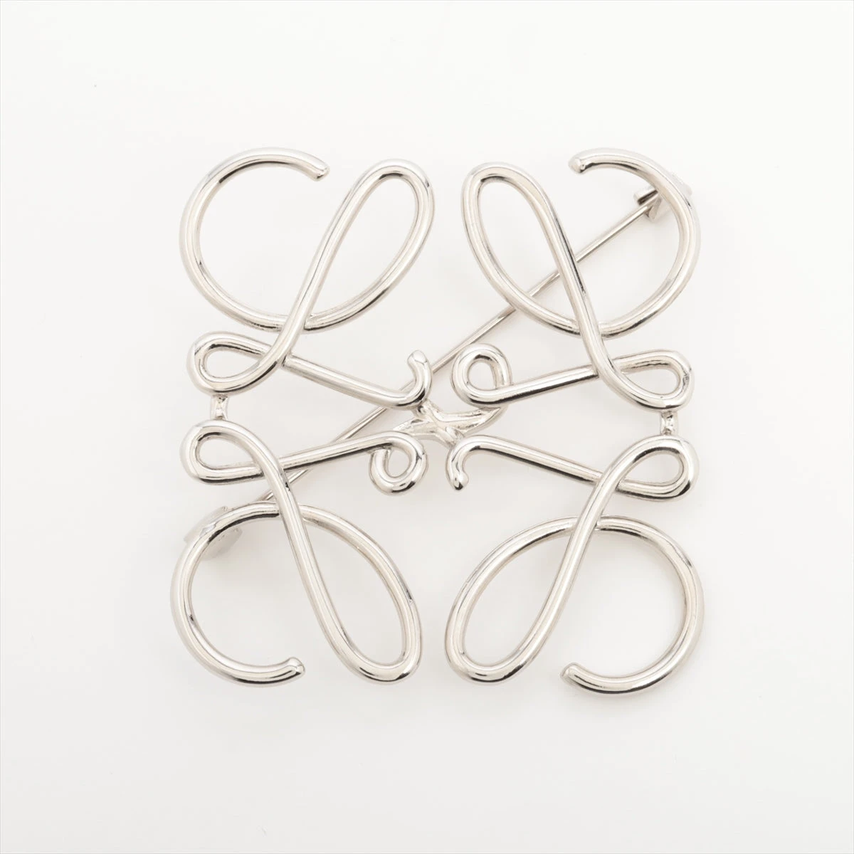 ロエベ アナグラム ブローチ GP シルバー A3353608｜中古ブランド品  