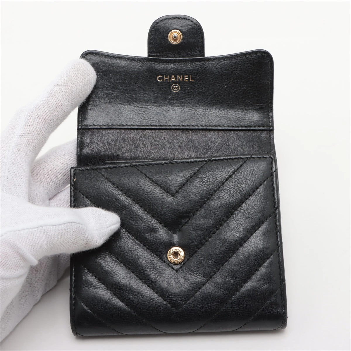 CHANEL 黒 Vステッチ ラムスキン　Wホック三折りコンパクト CHANEL シャネル Vステッチ ラムスキン コンパクトウォレット ブラック