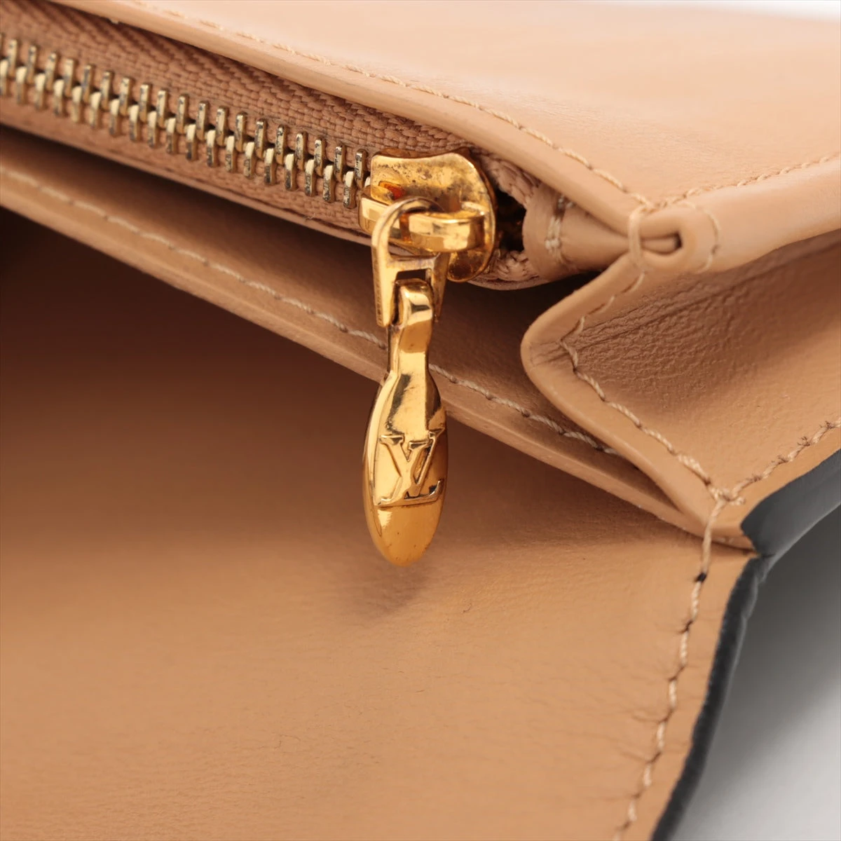 ヴィトン トリヨン LV ヴェルティカル ウォレット カプシーヌ ヴィトン トリヨン LV ヴェルティカル ウォレット カプシーヌ