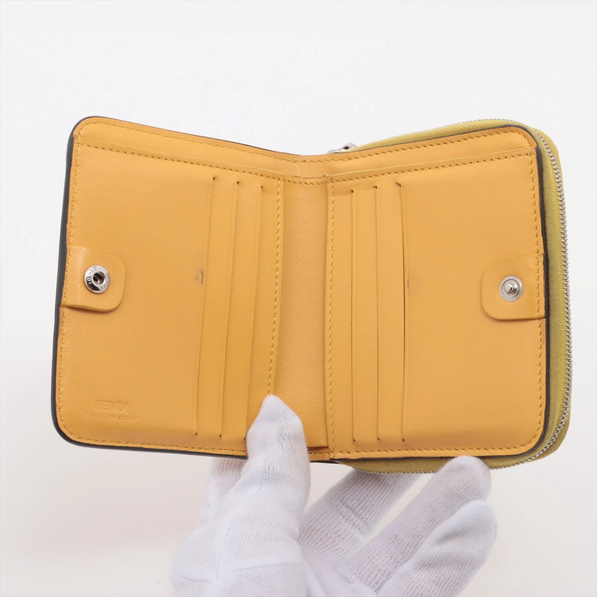 エフィラ FENDI フェンディ エンボスロゴ 二つ折り財布（小銭入れあり