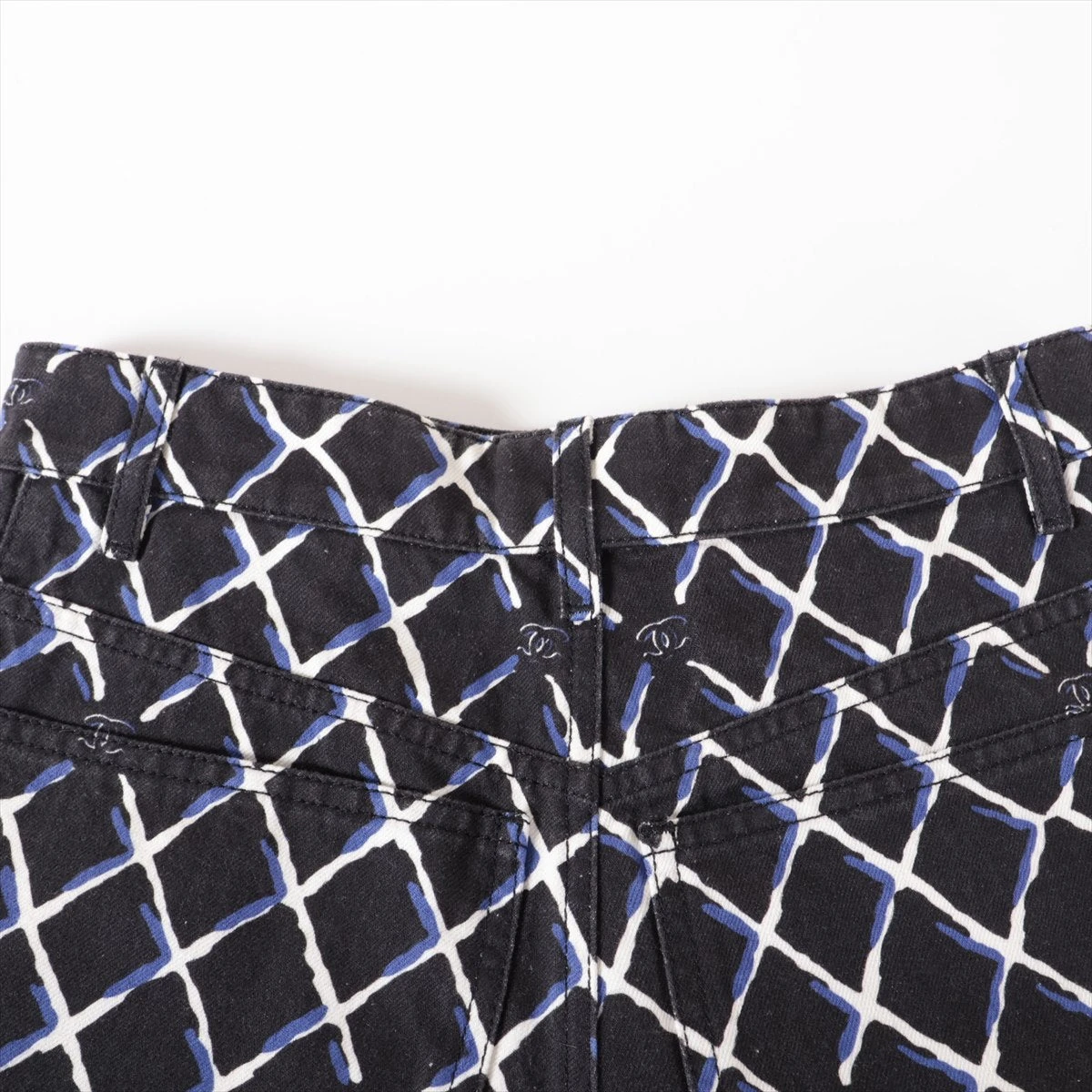 シャネル CHANEL ココマーク ショート ニット パンツ コットン ナイロン アイボリー ブラック P76870K11069 レディース 中古 CHANEL - シャネル CHANEL ココマーク パンツ 衣料品 ボトムス