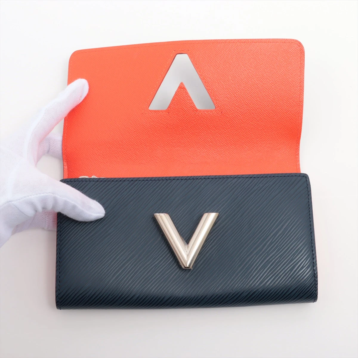 LOUIS VUITTON エピ レザーVロゴ 長財布 ネイビー オレンジ LOUIS VUITTON エピ レザーVロゴ 長財布 ネイビー オレンジ