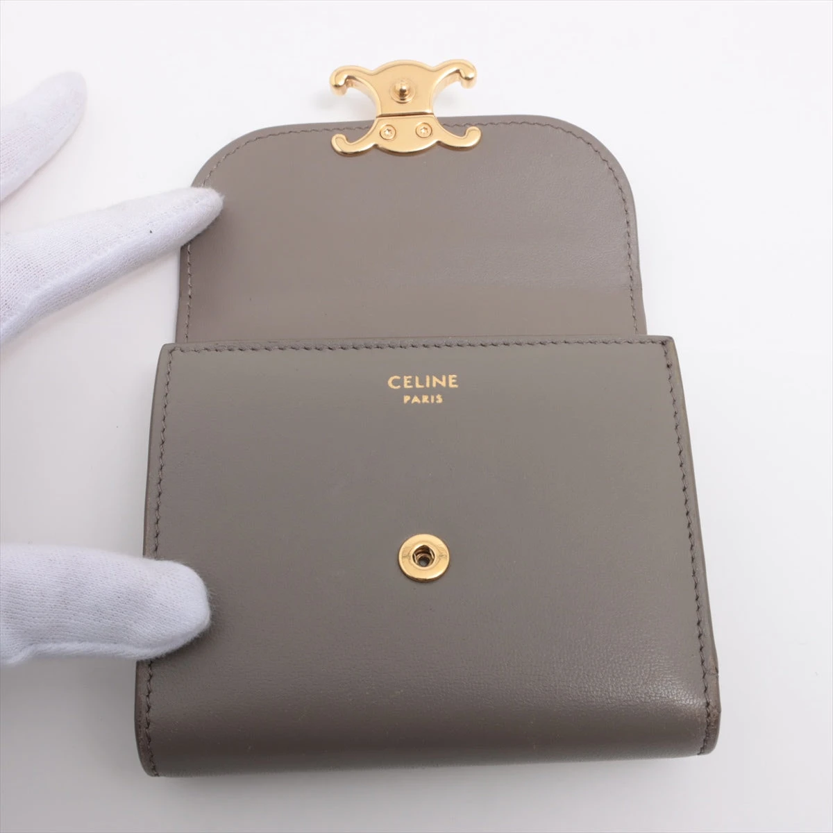 美品】CELINE セリーヌ トリオンフ コンパクトウォレット グレージュ CELINE（セリーヌ） トリオンフ コンパクトウォレット 三つ折り財布
