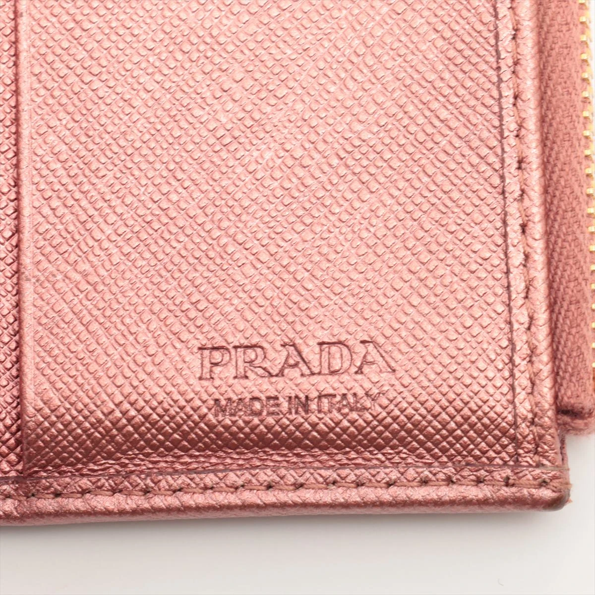 【極美品】プラダ　名刺入れ　サフィアーノ　レター型　バイカラーメタルロゴ　ピンク 楽天市場】PRADA プラダ カードケースメタルロゴビジネスカード