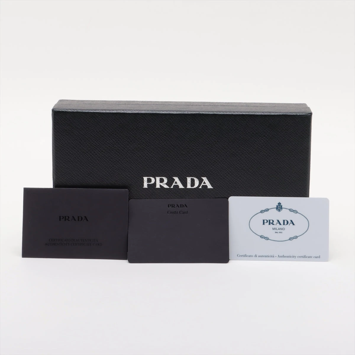 【✨付属品完備 極美品】 プラダ 折り財布 パテントレザー ラウンドジップ 黒 プラダ 1M0506 パテントレザー ラウンドジップウォレット