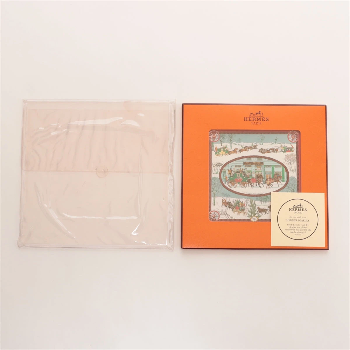 美品✨HERMES エルメス スカーフ カレ90 冬の郵便馬車 レッド シルク 美品✨HERMES エルメス スカーフ カレ90 冬の郵便馬車 レッド