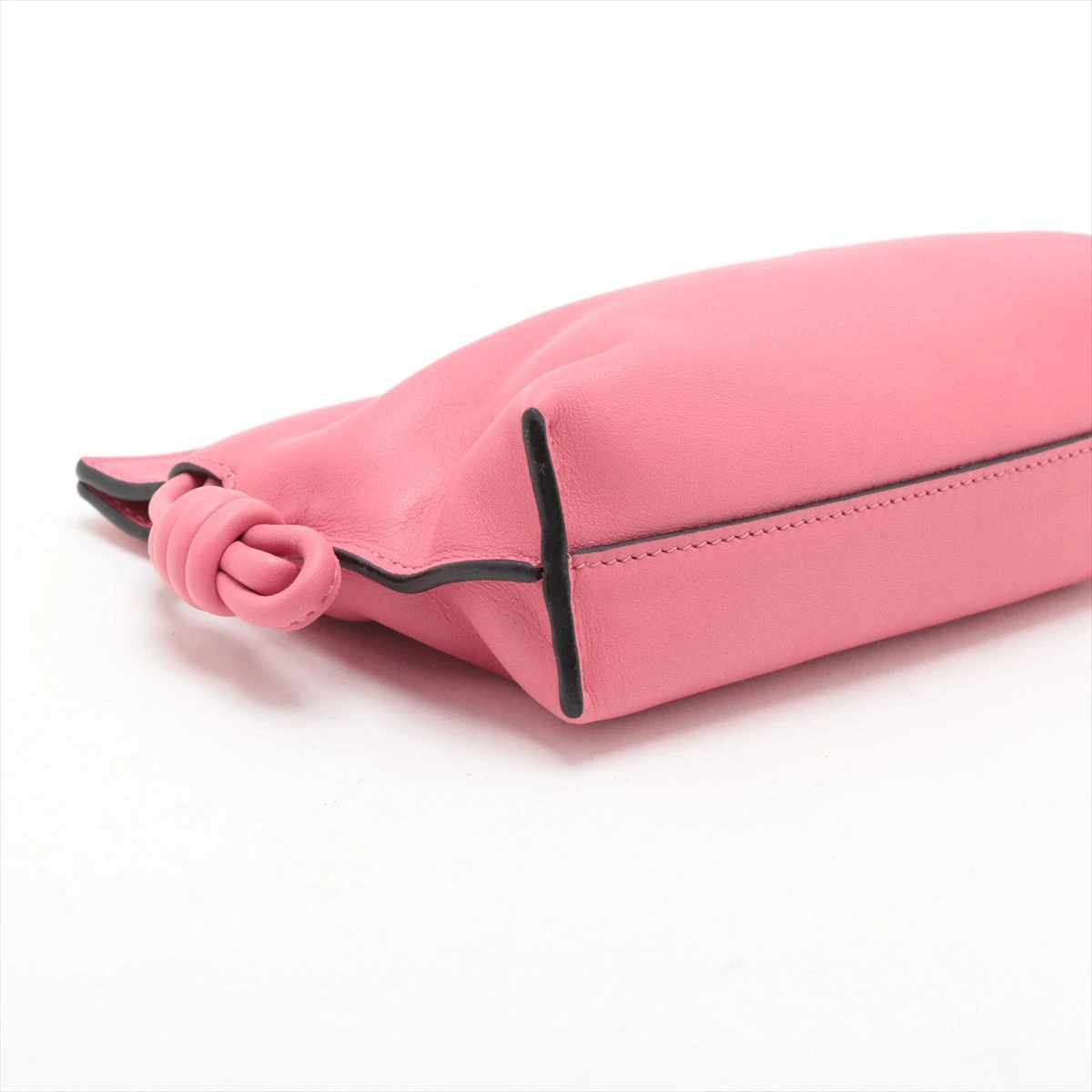LOEWE ピンク レザー クラッチバッグ ピンク系 LOEWE(ロエベ) クラッチバッグ(レディース) - 海外通販