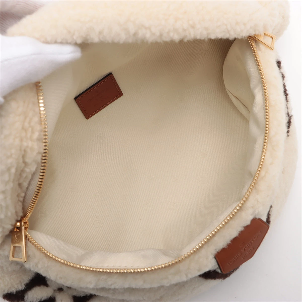LOUIS VUITTON ルイヴィトン LV スキー バムバック ショルダーバッグ ボア レザー RFID M23715 ヴィトン LVスキー バムバッグ M23715 RFID反応あり A3379196｜中古