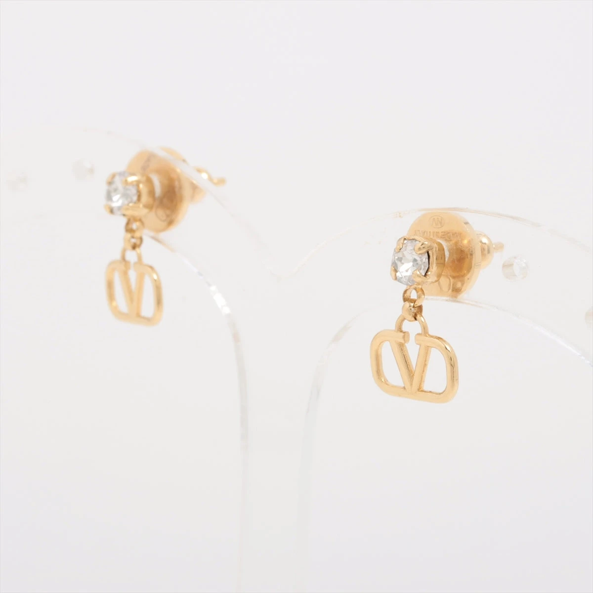 ヴァレンティノ Vロゴ シグネチャー ピアス(両耳用) GP×ラインストーン