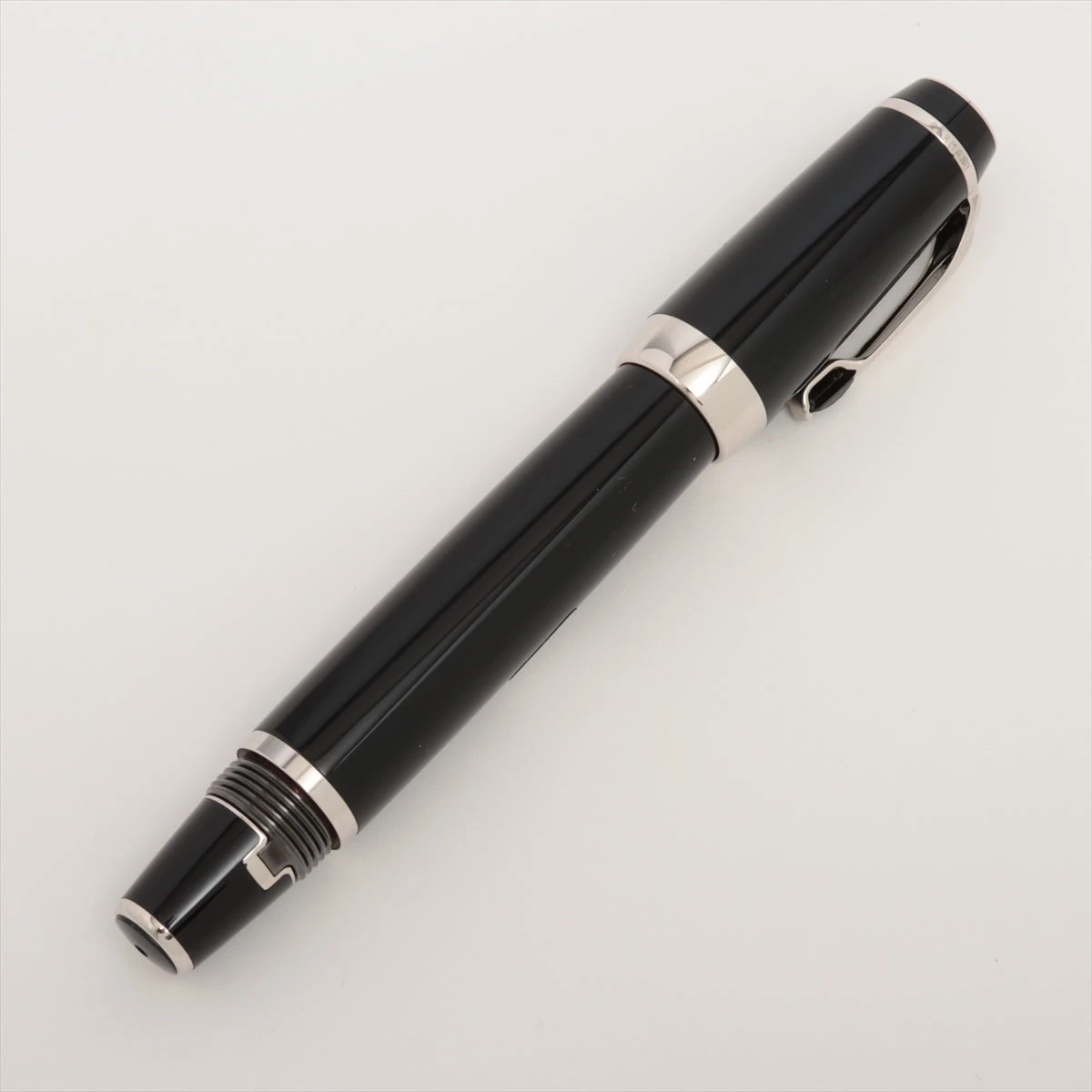 【未使用品】モンブラン ボエム 万年筆 ペン先14K ブラック シルバー モンブラン ボエム 万年筆 GP×レジン ブラック×シルバー ペン先14K