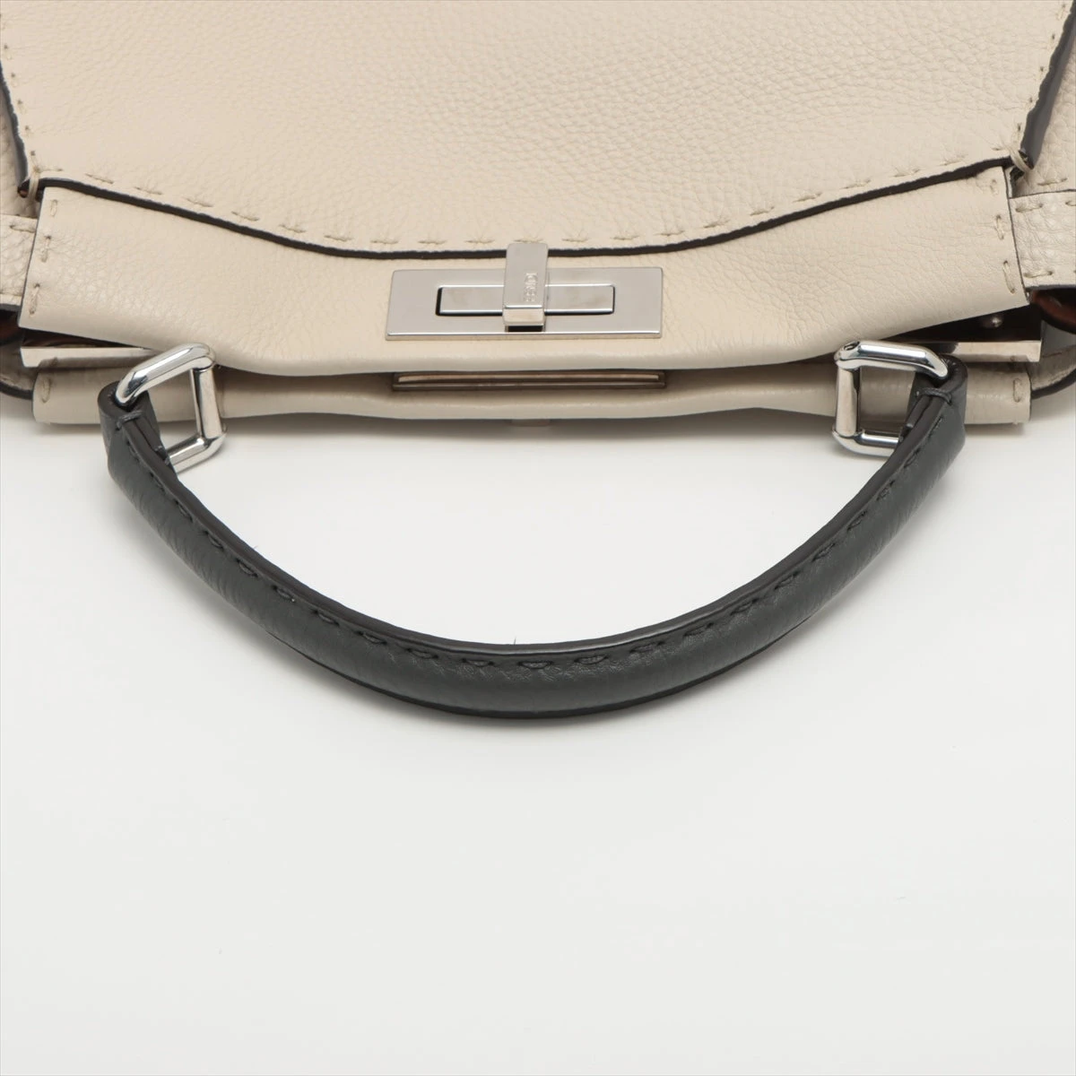 FENDI ピーカブー　レギュラー レザー ハンドバッグ ベージュ FENDI フェンディ ピーカブー エックスライト 2way ハンドバッグ