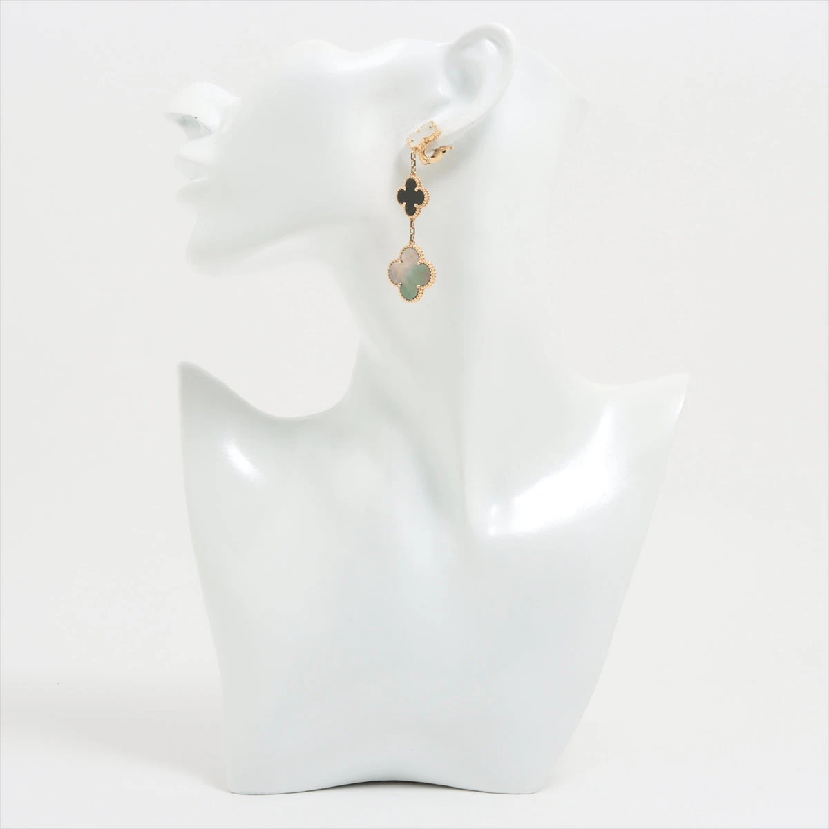 ヴァンクリーフアンドアーペル　ピアス　アルハンブラ ヴァンクリーフ&アーペル マジックアルハンブラ シェル オニキス