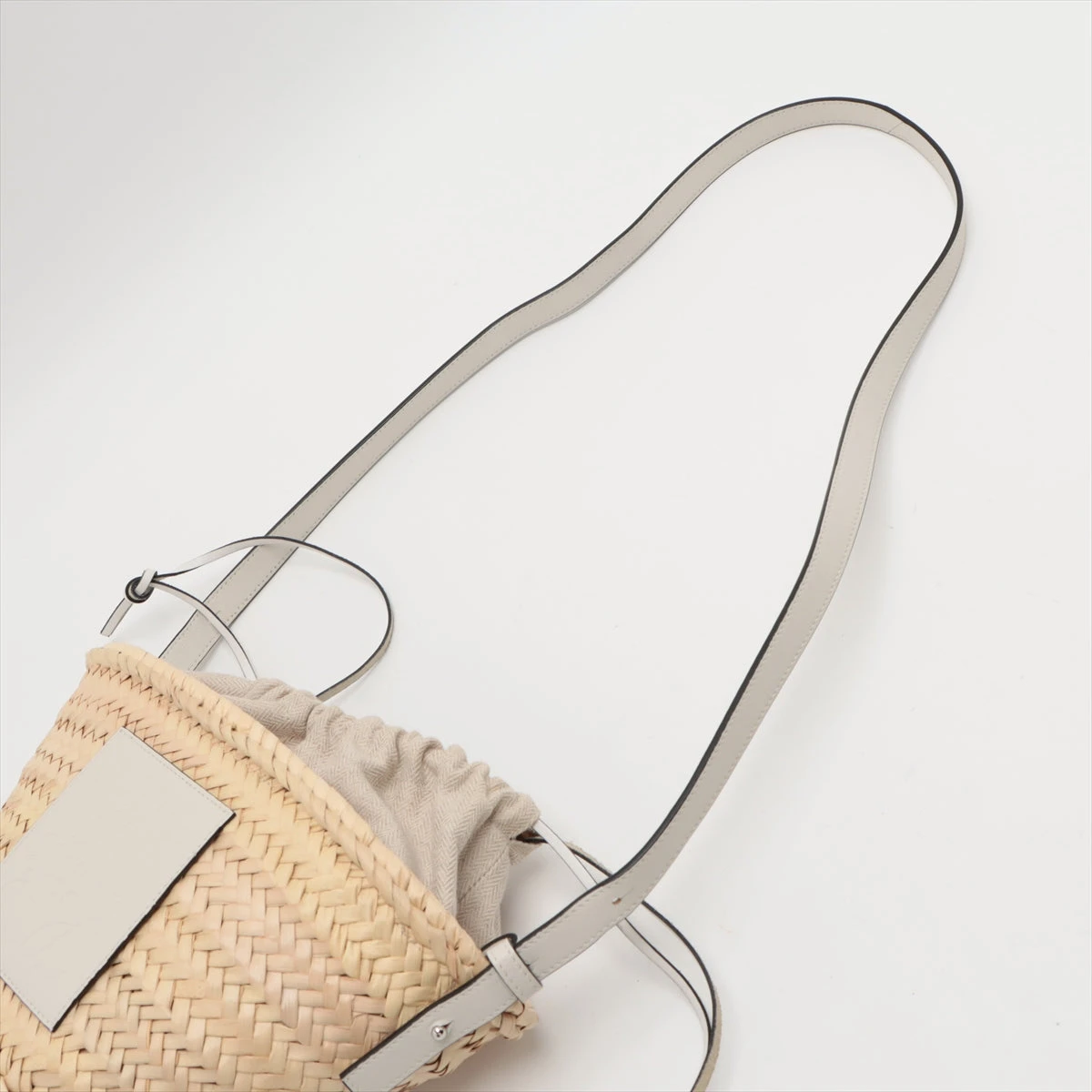 【LOEWE】ラフィア ロゴ ドローストリング バケットバッグ ロエベ ドローストリング バケットバッグ ラフィア×レザー