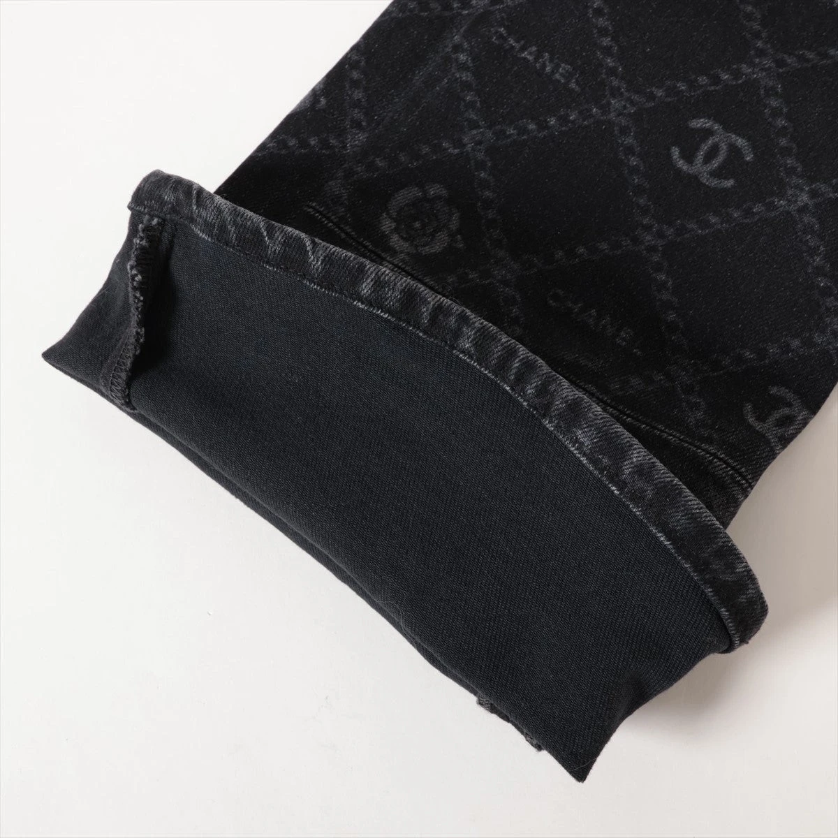 本物 美品 ランウェイシャネル COCOボタン  デニムパンツ ジーンズ 38黒 シャネル ココボタン コットン×ポリウレタン デニムパンツ 38