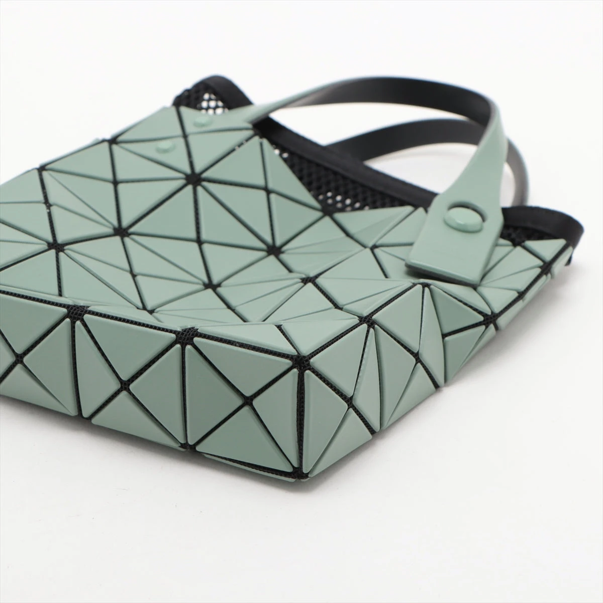 BAOBAO ISSEY MIYAKE　ポーチ　メタリックグリーン BAOBAO ISSEY MIYAKEポーチメタリックグリーン