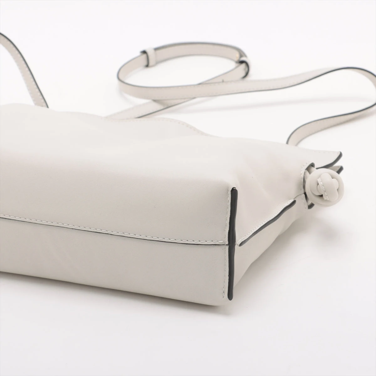 ロエベ フラメンコクラッチミニサイズ　ホワイト LOEWE フラメンコクラッチ ミニ ナッパーレザー ショルダー